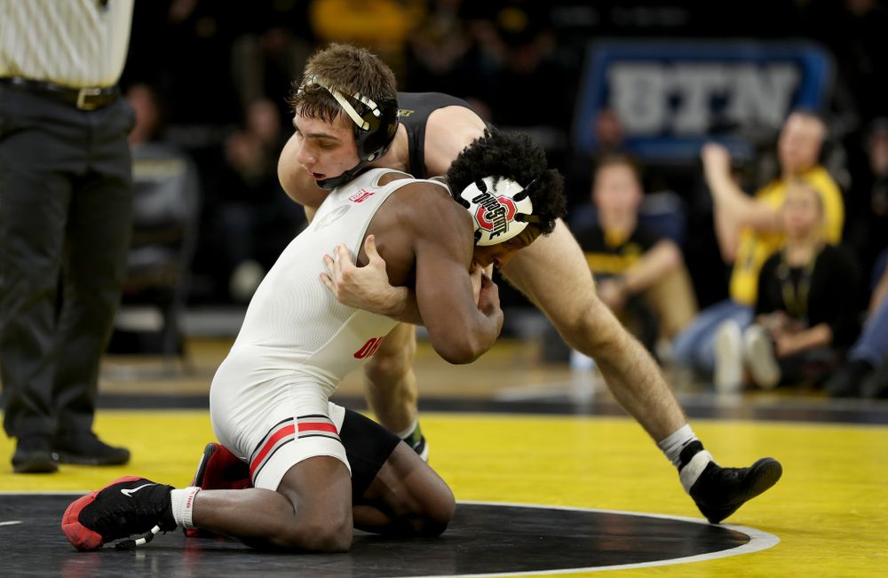 Iowa’s Austin DeSanto wrestles Ohio State’s Jordan Decatur at 133 pounds Friday, January 24, 2020 at Carver-Hawkeye Arena. DeSanto won the match with a 21-3 tech fall. (Brian Ray/hawkeyesports.com)