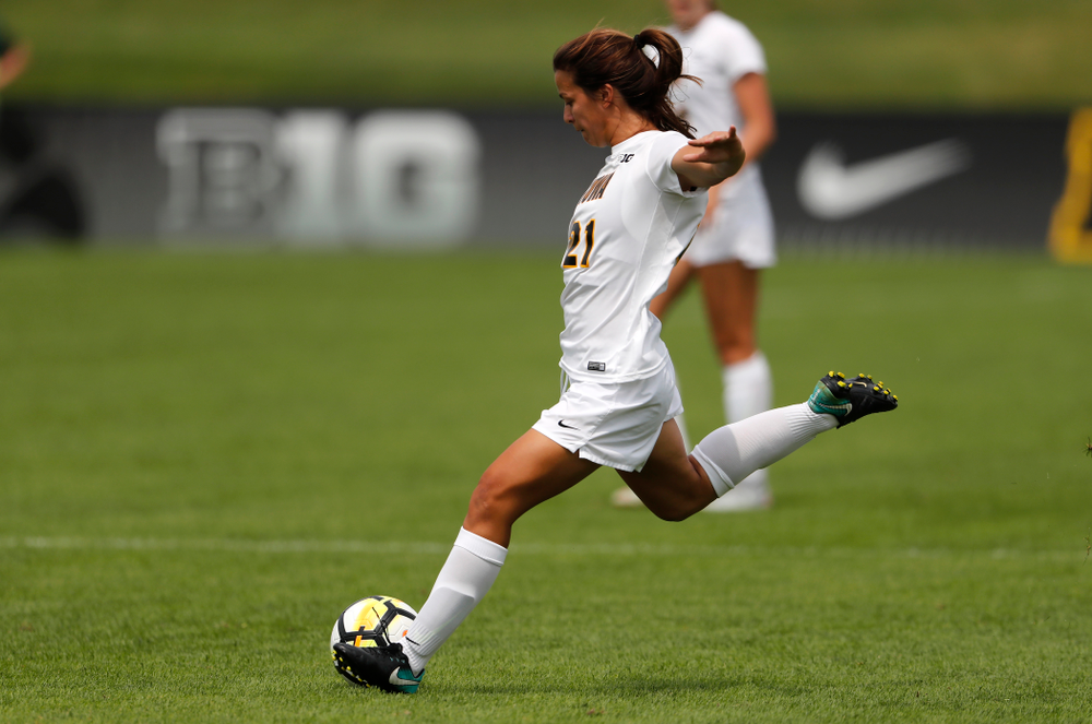 Iowa Hawkeyes Emma Tokuyama (21) against the Creighton Bluejays Sunday, August 19, 2018 at the Iowa Soccer Complex. (Brian Ray/hawkeyesports.com)