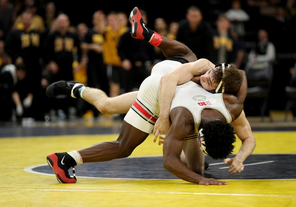 Iowa’s Austin DeSanto wrestles Ohio State’s Jordan Decatur at 133 pounds Friday, January 24, 2020 at Carver-Hawkeye Arena. DeSanto won the match with a 21-3 tech fall. (Brian Ray/hawkeyesports.com)