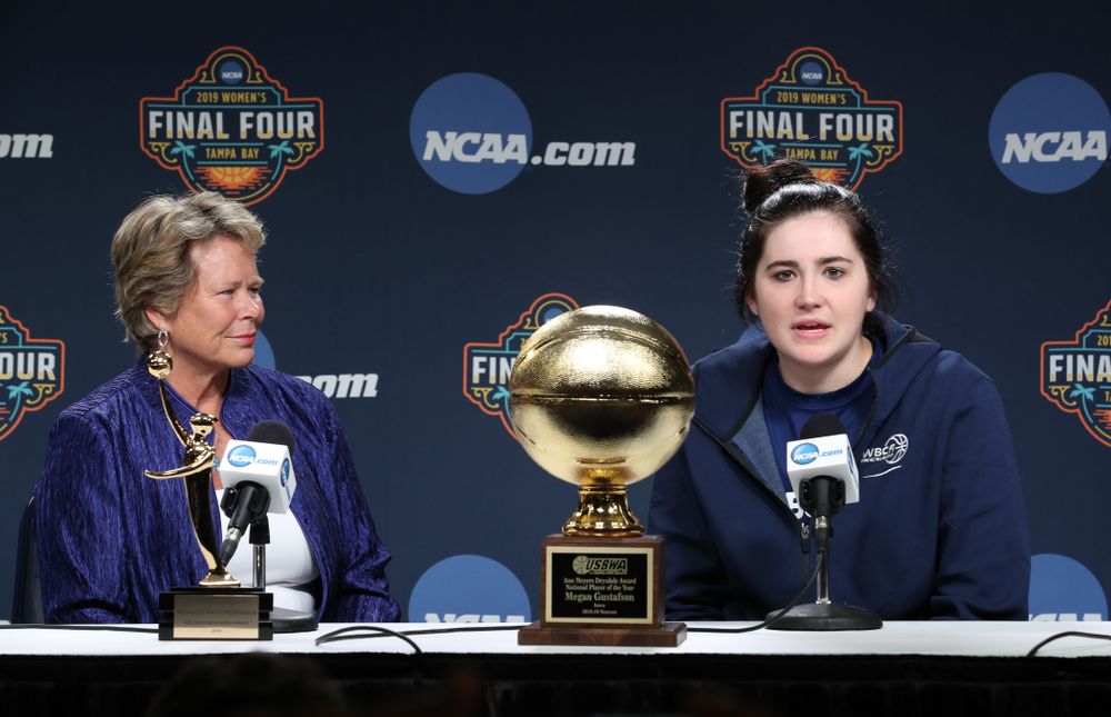 Iowa Hawkeyes forward Megan Gustafson (10) receives US Basketball Writers Association Ann Meyers Drysdale Player of the Year award from Ann Meyers Drysdale during a news conference Friday, April 5, 2019 at Amalie Arena in Tampa, FL. (Brian Ray/hawkeyesports.com)