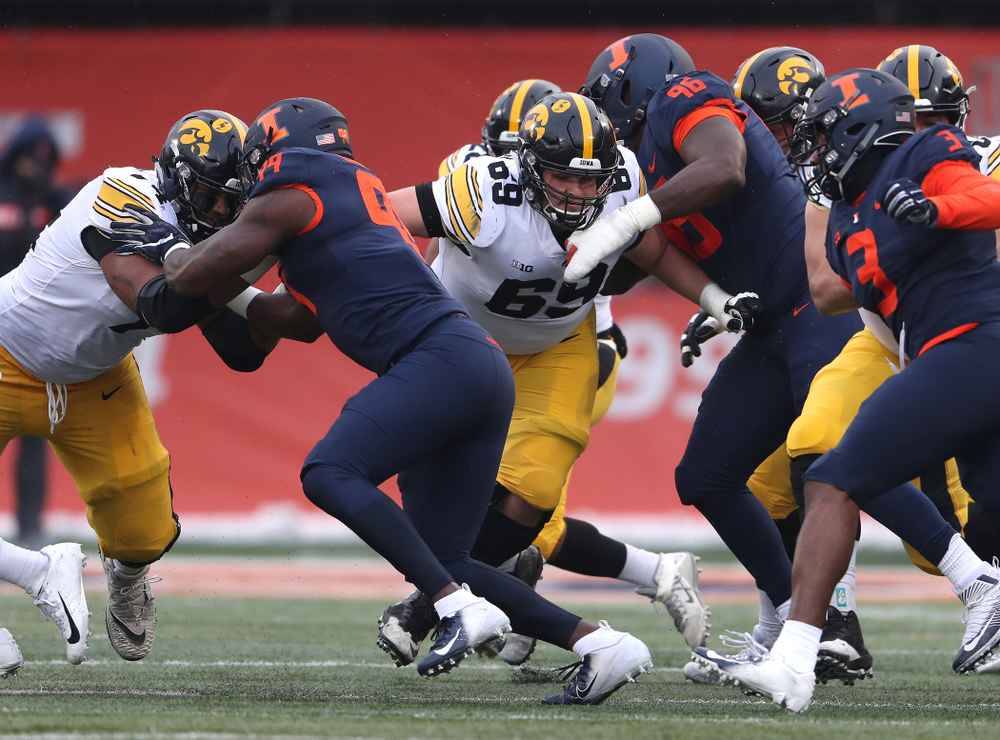 Iowa Hawkeyes offensive lineman Keegan Render (69) against the Illinois Fighting Illini Saturday, November 17, 2018 at Memorial Stadium in Champaign, Ill. (Brian Ray/hawkeyesports.com)