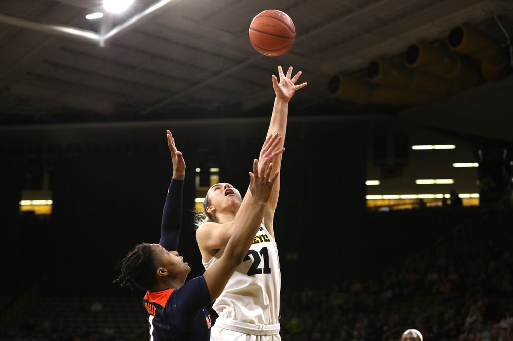 Iowa Hawkeyes forward Hannah Stewart (21) against the Illinois Fighting Illini Thursday, February 14, 2019 at Carver-Hawkeye Arena. (Brian Ray/hawkeyesports.com)