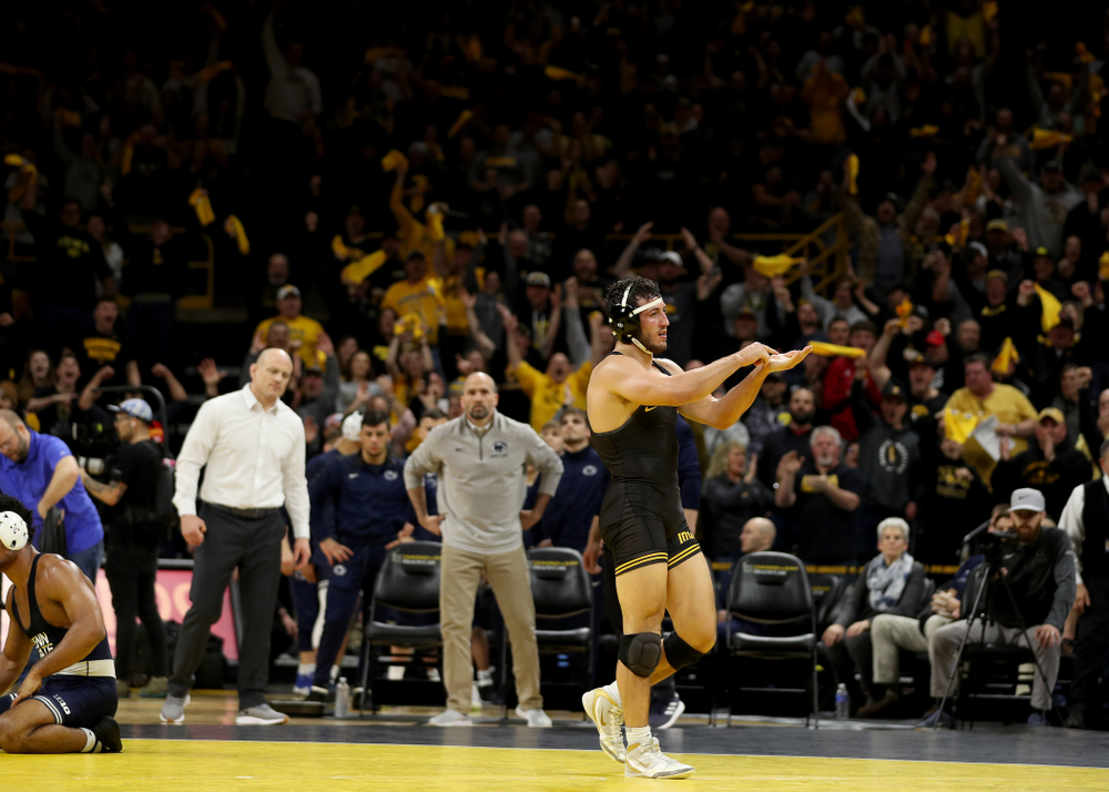 Iowa’s Michael Kemerer wrestles Penn State’s Mark Hall at 174 pounds Friday, January 31, 2020 at Carver-Hawkeye Arena. Kemerer won the match 11-6. (Brian Ray/hawkeyesports.com)