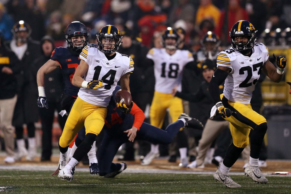 Iowa Hawkeyes wide receiver Kyle Groeneweg (14) returns a punt for a touchdown against the Illinois Fighting Illini Saturday, November 17, 2018 at Memorial Stadium in Champaign, Ill. (Brian Ray/hawkeyesports.com)