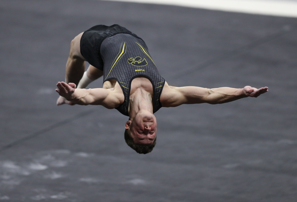 Iowa's Jake Brodarzon competes on the floor against Oklahoma Saturday, February 9, 2019 at Carver-Hawkeye Arena. (Brian Ray/hawkeyesports.com)
