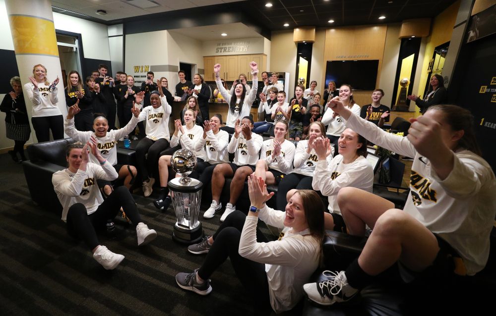 The Iowa Hawkeyes watch the NCAA Women's Basketball Tournament Selection Show in their locker room Monday, March 18, 2019 at Carver-Hawkeye Arena. (Brian Ray/hawkeyesports.com)