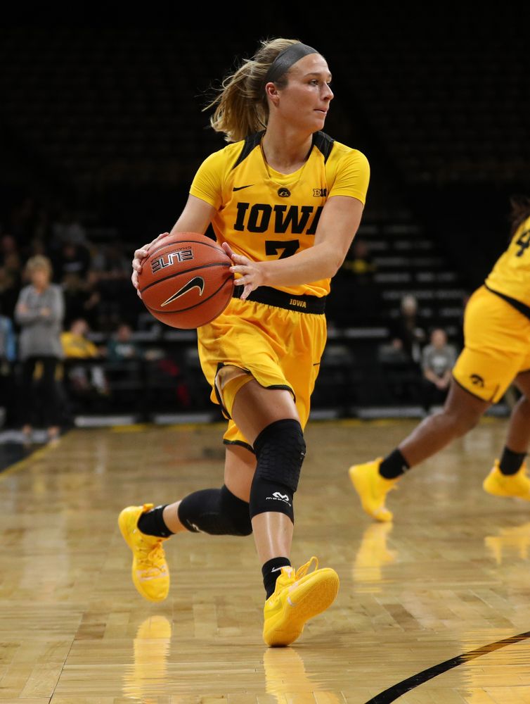 Iowa Hawkeyes guard Makenzie Meyer (3) against the Robert Morris Colonials Sunday, December 2, 2018 at Carver-Hawkeye Arena. (Brian Ray/hawkeyesports.com)