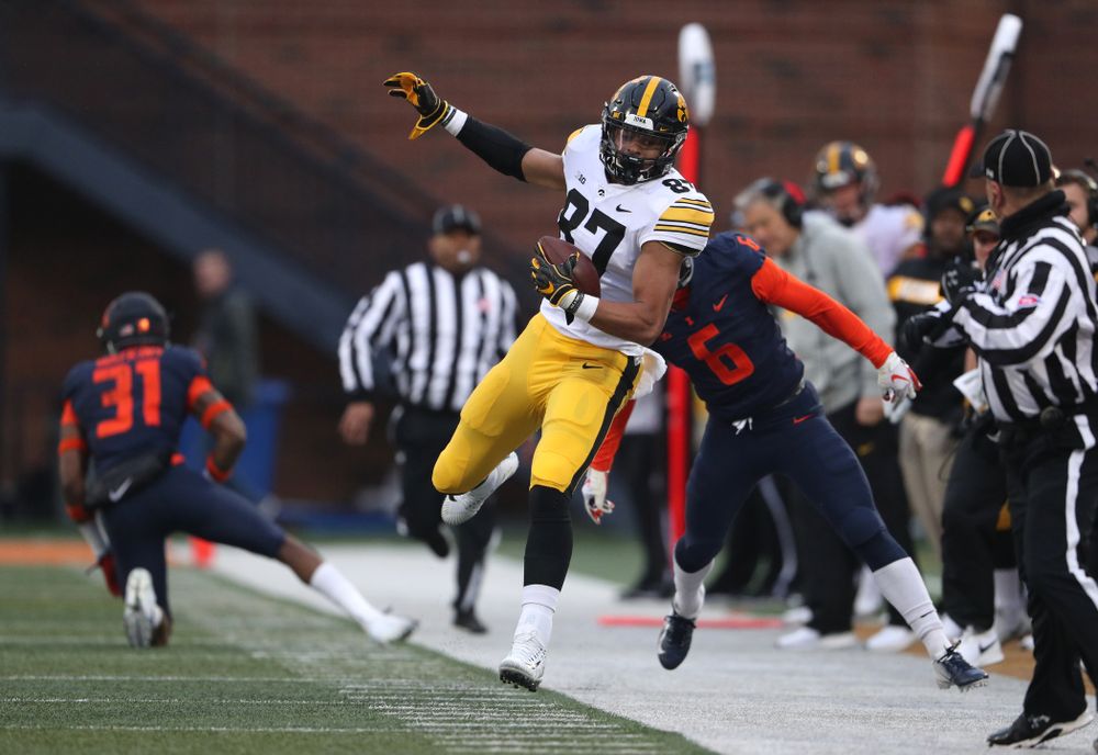 Iowa Hawkeyes tight end Noah Fant (87) against the Illinois Fighting Illini Saturday, November 17, 2018 at Memorial Stadium in Champaign, Ill. (Brian Ray/hawkeyesports.com)