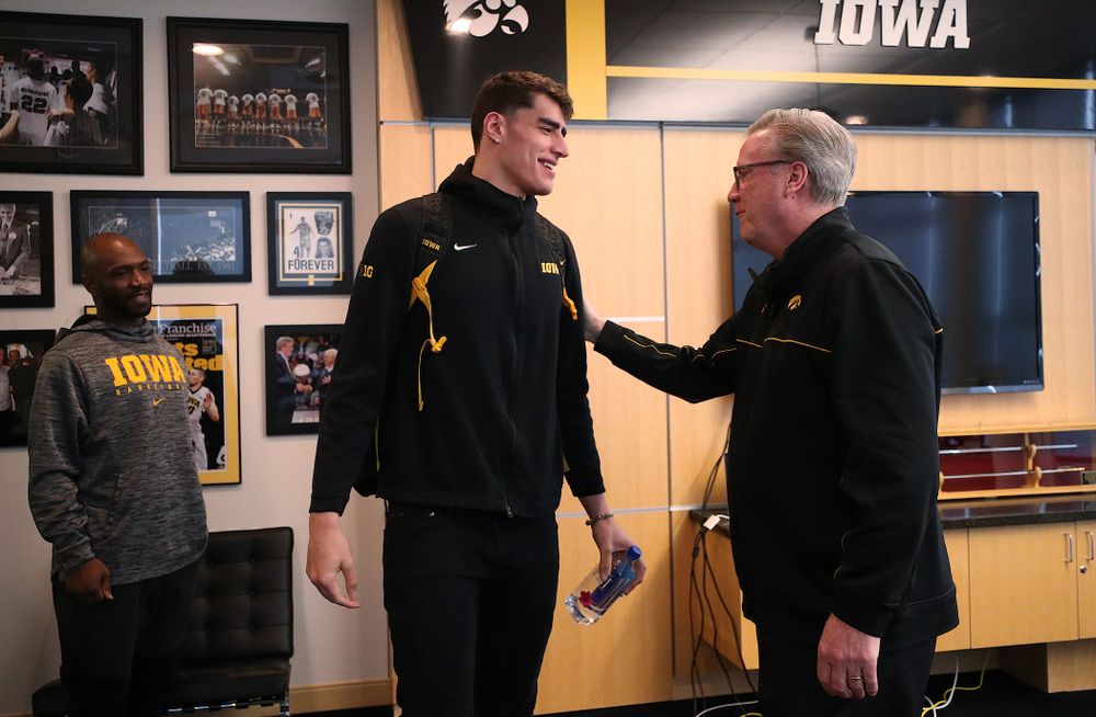 Iowa Hawkeyes head coach Fran McCaffery tells forward Luka Garza (55) that he has been named the Big Ten Player of the Year Monday, March 9, 2020 at Carver-Hawkeye Arena. (Brian Ray/hawkeyesports.com)