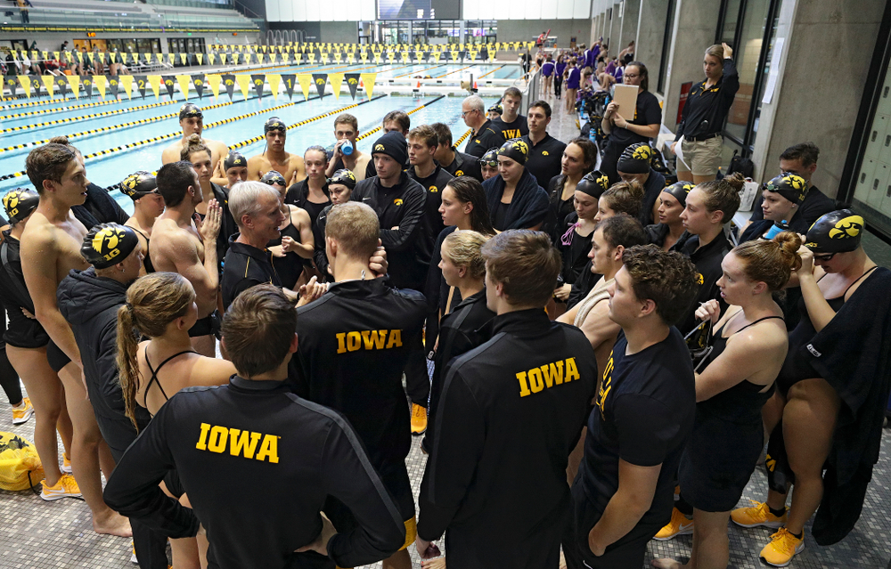 Iowa head coach Marc Long talks with his team before their meet against Michigan State and Northern Iowa at the Campus Recreation and Wellness Center in Iowa City on Friday, Oct 4, 2019. (Stephen Mally/hawkeyesports.com)