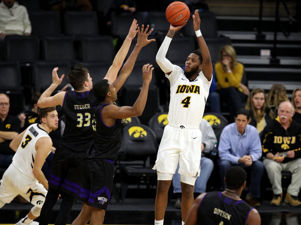 Iowa Hawkeyes guard Isaiah Moss (4) against the Western Carolina Catamounts Tuesday, December 18, 2018 at Carver-Hawkeye Arena. (Brian Ray/hawkeyesports.com)