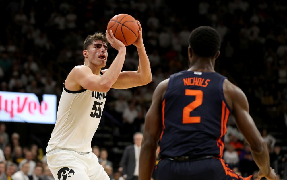 Iowa Hawkeyes forward Luka Garza (55) against the Illinois Fighting Illini Sunday, February 2, 2020 at Carver-Hawkeye Arena. (Brian Ray/hawkeyesports.com)