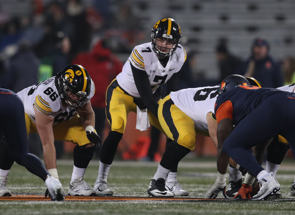 Iowa Hawkeyes quarterback Spencer Petras (7) against the Illinois Fighting Illini Saturday, November 17, 2018 at Memorial Stadium in Champaign, Ill. (Brian Ray/hawkeyesports.com)