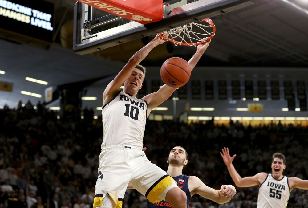 Iowa Hawkeyes guard Joe Wieskamp (10) dunks the ball against the Illinois Fighting Illini Sunday, February 2, 2020 at Carver-Hawkeye Arena. (Brian Ray/hawkeyesports.com)