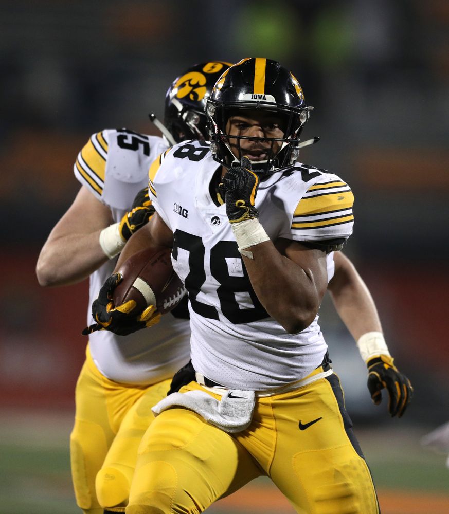 Iowa Hawkeyes running back Toren Young (28) against the Illinois Fighting Illini Saturday, November 17, 2018 at Memorial Stadium in Champaign, Ill. (Brian Ray/hawkeyesports.com)
