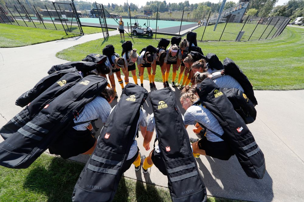 The Iowa Hawkeyes gather before their game against Indiana Sunday, September 16, 2018 at Grant Field. (Brian Ray/hawkeyesports.com)