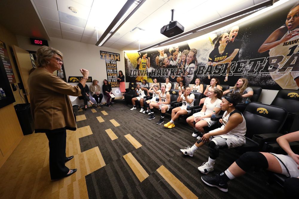 Iowa Hawkeyes head coach Lisa Bluder against the Michigan Wolverines Thursday, January 17, 2019 at Carver-Hawkeye Arena. (Brian Ray/hawkeyesports.com)