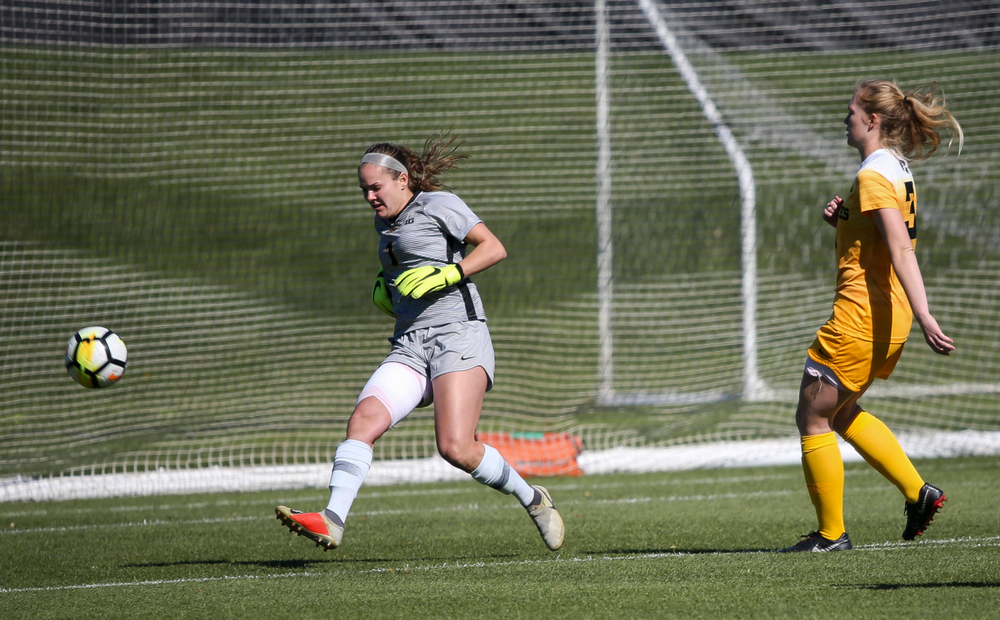 Iowa Hawkeyes goalkeeper Claire Graves (1) passes the ball during a game against Northwestern at the Iowa Soccer Complex on October 21, 2018. (Tork Mason/hawkeyesports.com)