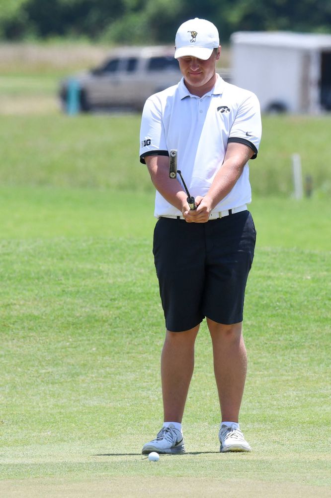 Freshman Alex Schaake competes in the first round of the NCAA Men's Golf Regional. (Photo:SE Sports Media/Sideline Sports).
