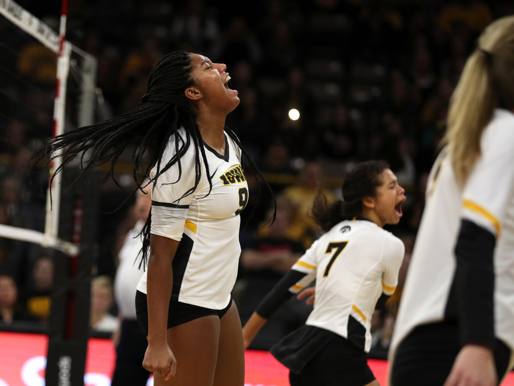 Iowa Hawkeyes middle blocker Amiya Jones (9) against the Ohio State Buckeyes Saturday, November 24, 2018 at Carver-Hawkeye Arena. (Brian Ray/hawkeyesports.com)
