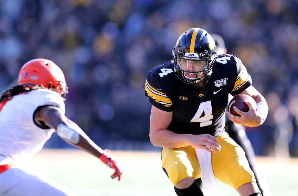 Iowa Hawkeyes quarterback Nate Stanley (4) against the Illinois Fighting Illini Saturday, November 23, 2019 at Kinnick Stadium. (Brian Ray/hawkeyesports.com)