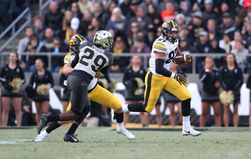 Iowa Hawkeyes tight end Noah Fant (87) against the Purdue Boilermakers Saturday, November 3, 2018 Ross Ade Stadium in West Lafayette, Ind. (Brian Ray/hawkeyesports.com)