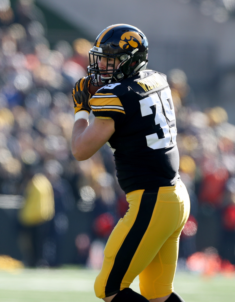 Iowa Hawkeyes tight end Nate Wieting (39) against the Illinois Fighting Illini Saturday, November 23, 2019 at Kinnick Stadium. (Brian Ray/hawkeyesports.com)