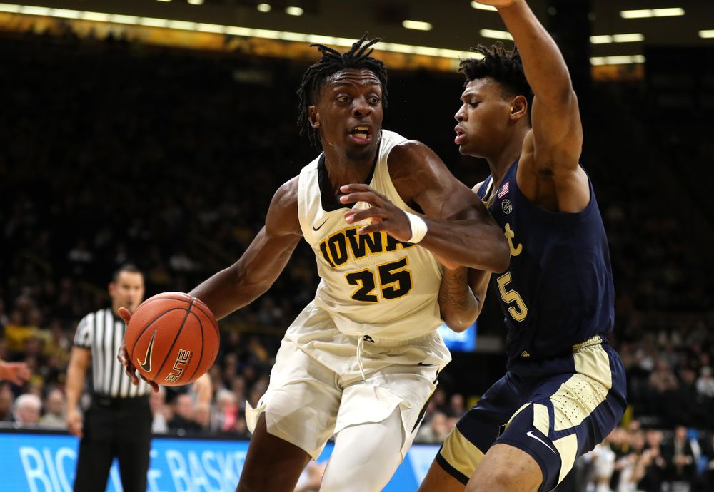 Iowa Hawkeyes forward Tyler Cook (25) against the Pitt Panthers Tuesday, November 27, 2018 at Carver-Hawkeye Arena. (Brian Ray/hawkeyesports.com)