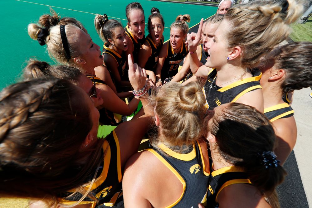 The Iowa Hawkeyes gather before their game against the Penn Quakers Friday, September 14, 2018 at Grant Field. (Brian Ray/hawkeyesports.com)