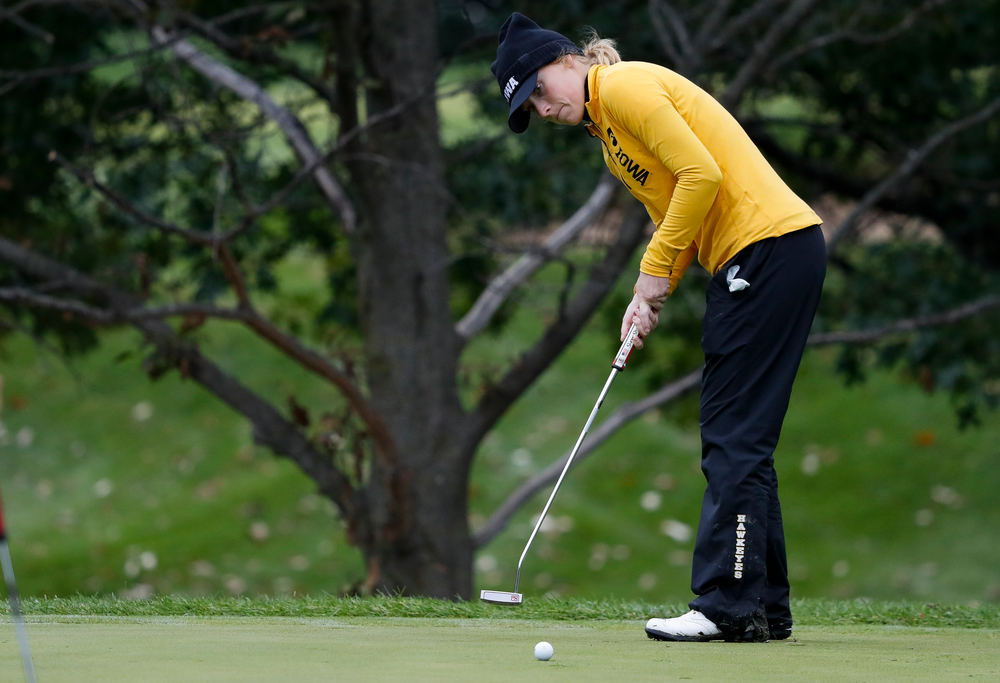 Iowa's Kristin Glesne putts during the Diane Thomason Invitational at Finkbine Golf Course on September 29, 2018. (Tork Mason/hawkeyesports.com)