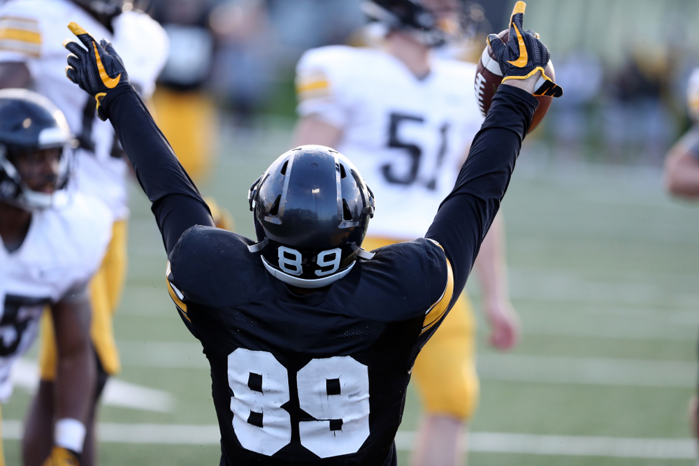 Iowa Hawkeyes wide receiver Nico Ragaini (89) catches a touchdown pass during the teamÕs final spring practice Friday, April 26, 2019 at the Kenyon Football Practice Facility. (Brian Ray/hawkeyesports.com)