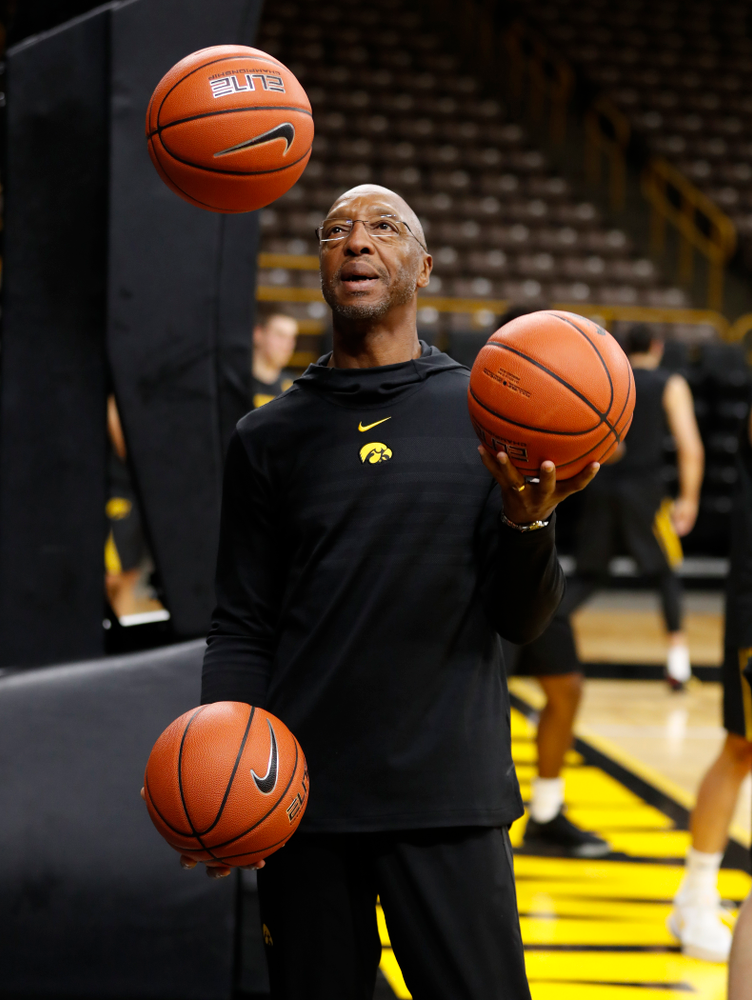 Assistant coach Sherman Dillard juggles basketball before the first practice of the season Monday, October 1, 2018 at Carver-Hawkeye Arena. (Brian Ray/hawkeyesports.com)