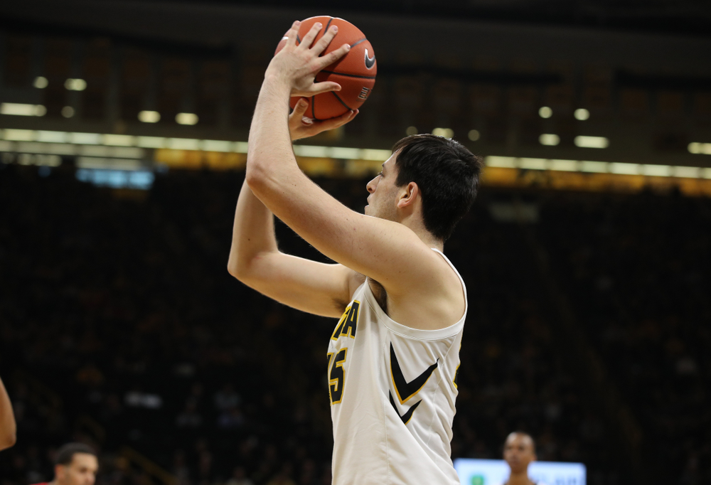 Iowa Hawkeyes forward Ryan Kriener (15) knocks down a three point basket against the Ohio State Buckeyes Saturday, January 12, 2019 at Carver-Hawkeye Arena. (Brian Ray/hawkeyesports.com)