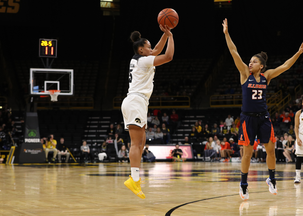 Iowa Hawkeyes guard Alexis Sevillian (5) against the Illinois Fighting Illini Thursday, February 14, 2019 at Carver-Hawkeye Arena. (Brian Ray/hawkeyesports.com)