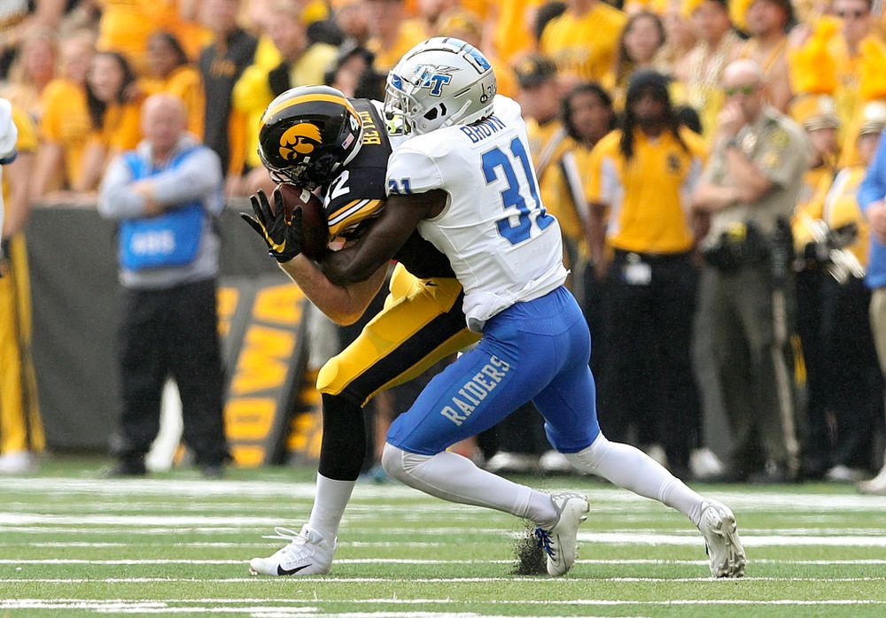 Iowa Hawkeyes tight end Shaun Beyer (42) pulls in a pass during the second quarter of their game at Kinnick Stadium in Iowa City on Saturday, Sep 28, 2019. (Stephen Mally/hawkeyesports.com)