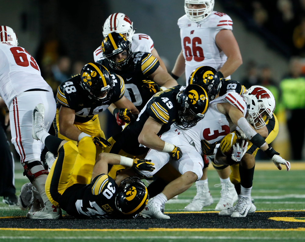 Iowa Hawkeyes linebacker Nick Niemann (49) against the Wisconsin Badgers Saturday, September 22, 2018 at Kinnick Stadium. (Brian Ray/hawkeyesports.com)