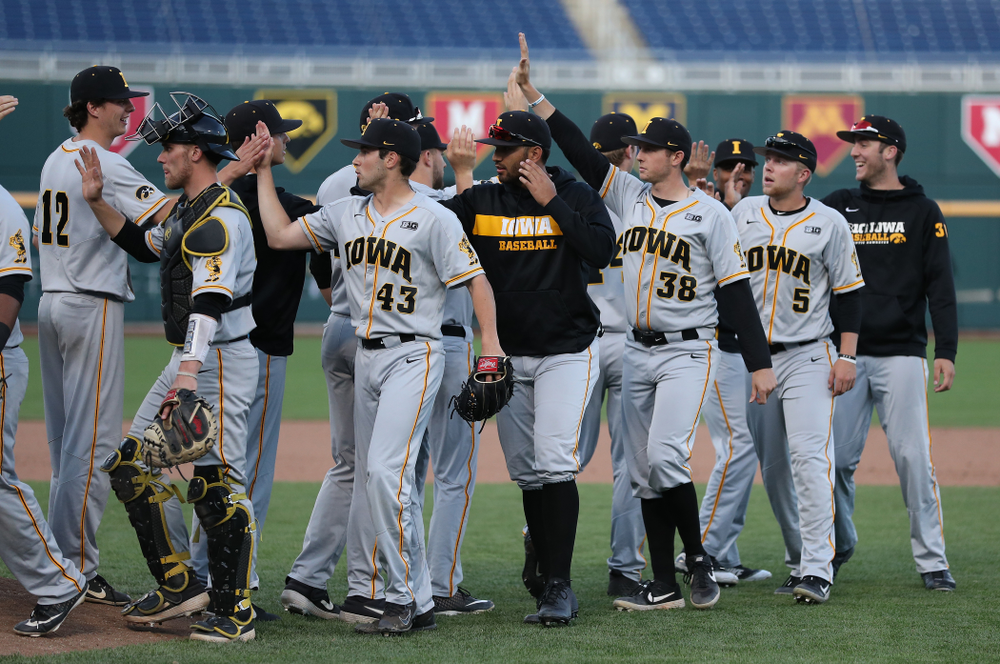 The Iowa Hawkeyes celebrate their victory against the Indiana Hoosiers in the first round of the Big Ten Baseball Tournament Wednesday, May 22, 2019 at TD Ameritrade Park in Omaha, Neb. (Brian Ray/hawkeyesports.com)