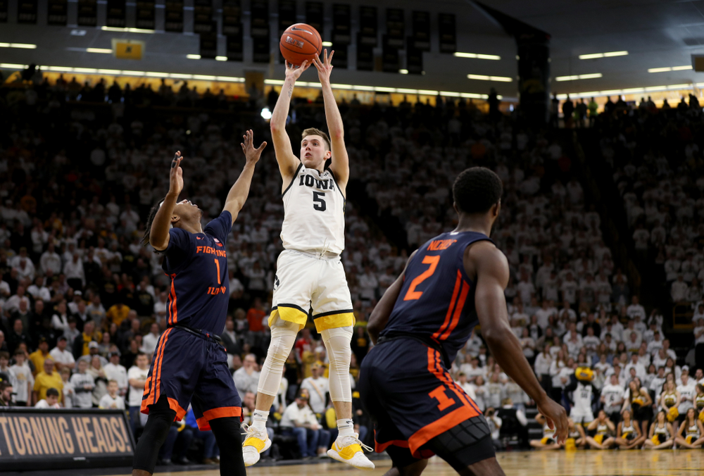 Iowa Hawkeyes guard CJ Fredrick (5) pulls up for a three point basket against the Illinois Fighting Illini Sunday, February 2, 2020 at Carver-Hawkeye Arena. (Brian Ray/hawkeyesports.com)