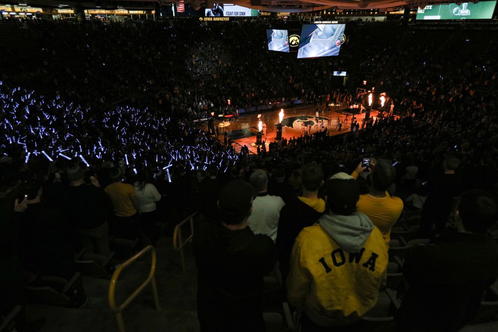 Fans cheer for the Iowa Hawkeyes before their game against the Michigan State Spartans Thursday, January 24, 2019 at Carver-Hawkeye Arena. (Brian Ray/hawkeyesports.com)