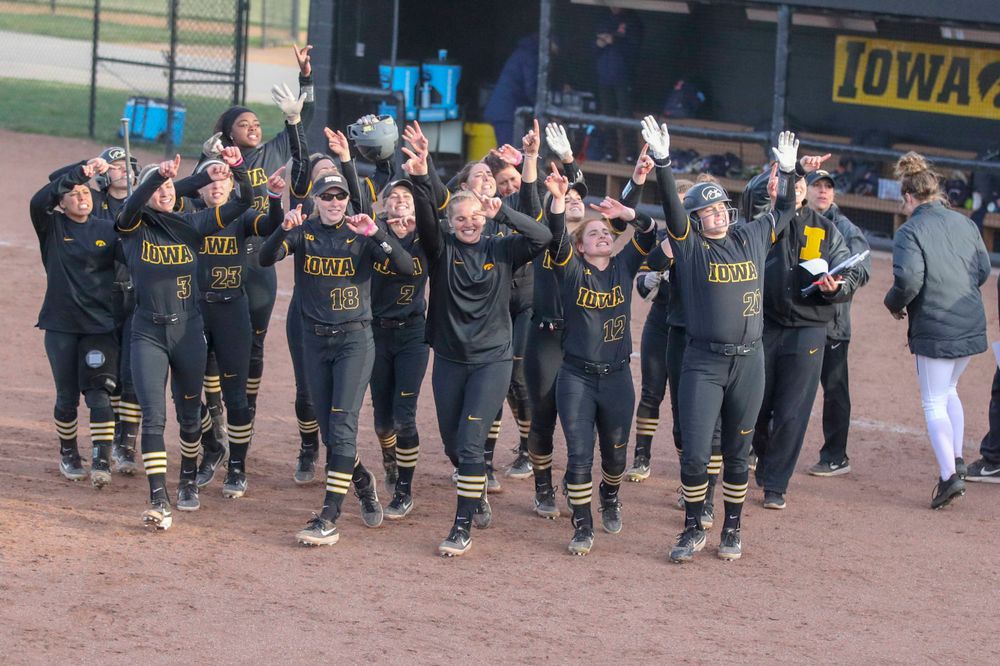 The Iowa softball team at softball vs Illinois game 3 on Saturday, April 13, 2019 at Bob Pearl Field. (Lily Smith/hawkeyesports.com)