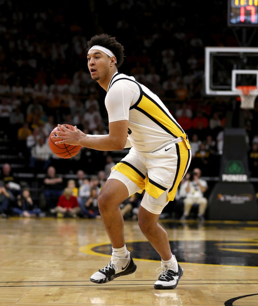 Iowa Hawkeyes forward Cordell Pemsl (35) against the Illinois Fighting Illini Sunday, February 2, 2020 at Carver-Hawkeye Arena. (Brian Ray/hawkeyesports.com)