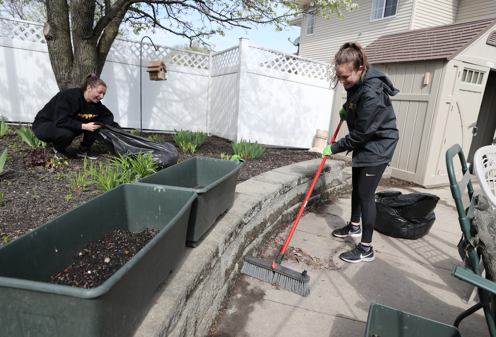 Members of the WomenÕs Soccer team volunteer at Pathways Adult Day Health Center during the annual Iowa Athletics Day of Caring Sunday, April 28, 2019 in Iowa City. (Brian Ray/hawkeyesports.com)