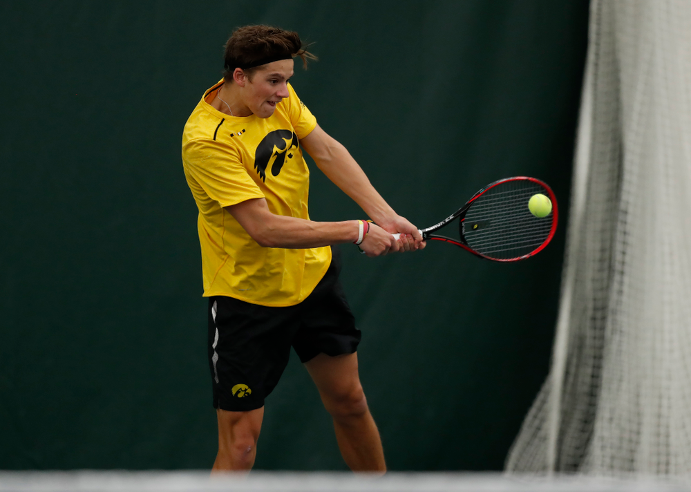 Joe Tyler and Jake Jacoby play a doubles match against the Illinois Fighting Illini Saturday, March 31, 2018 at Hawkeye Tennis and Recreation Center. (Brian Ray/hawkeyesports.com)