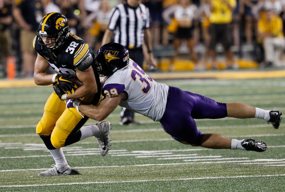 Iowa Hawkeyes tight end T.J. Hockenson (38) makes a reception during a game against Northern Iowa at Kinnick Stadium on September 15, 2018. (Tork Mason/hawkeyesports.com)