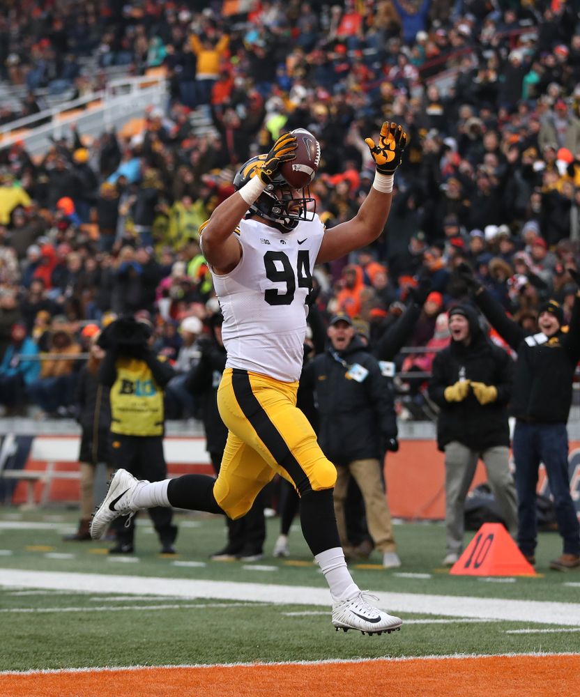 Iowa Hawkeyes defensive end A.J. Epenesa (94) scores after causeing and recovering a fumble against the Illinois Fighting Illini Saturday, November 17, 2018 at Memorial Stadium in Champaign, Ill. (Brian Ray/hawkeyesports.com)