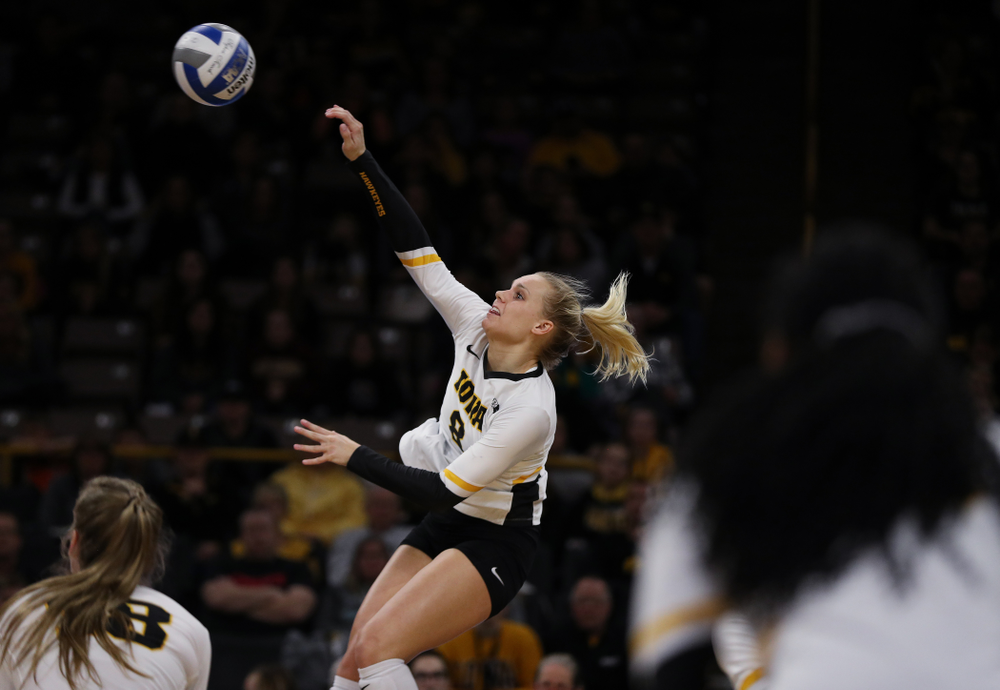 Iowa Hawkeyes right side hitter Reghan Coyle (8) against the Ohio State Buckeyes Saturday, November 24, 2018 at Carver-Hawkeye Arena. (Brian Ray/hawkeyesports.com)