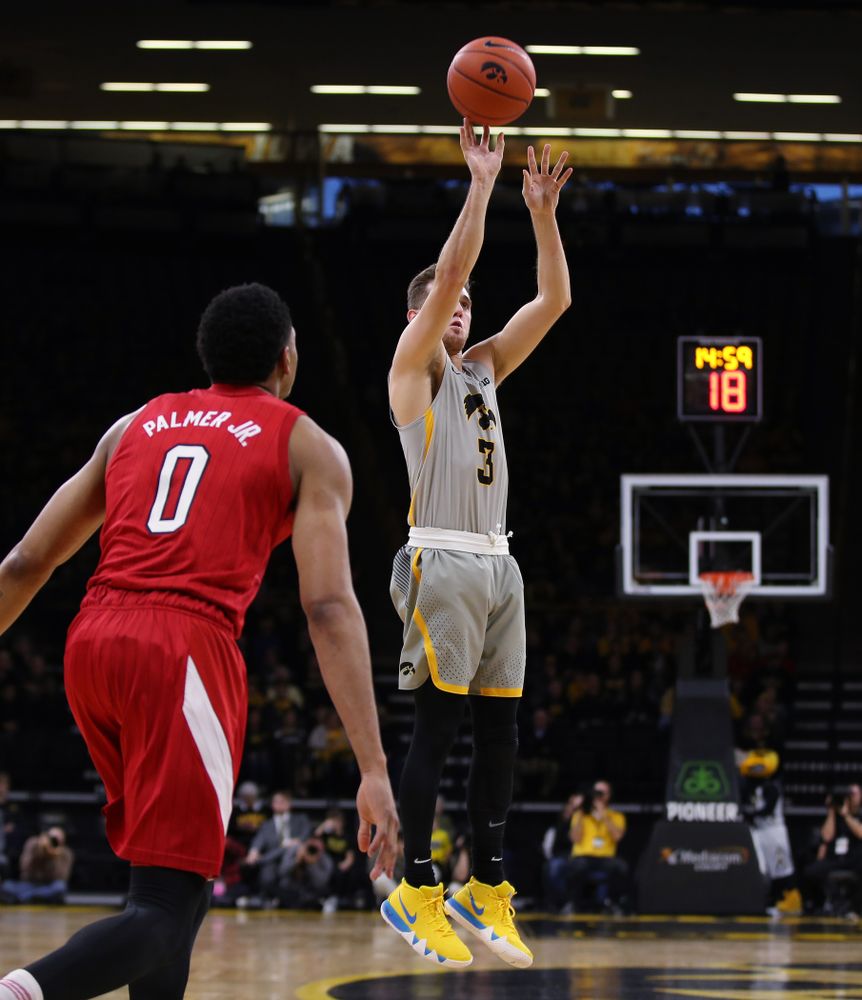 Iowa Hawkeyes guard Jordan Bohannon (3) against the Nebraska Cornhuskers Sunday, January 6, 2019 at Carver-Hawkeye Arena. (Brian Ray/hawkeyesports.com)