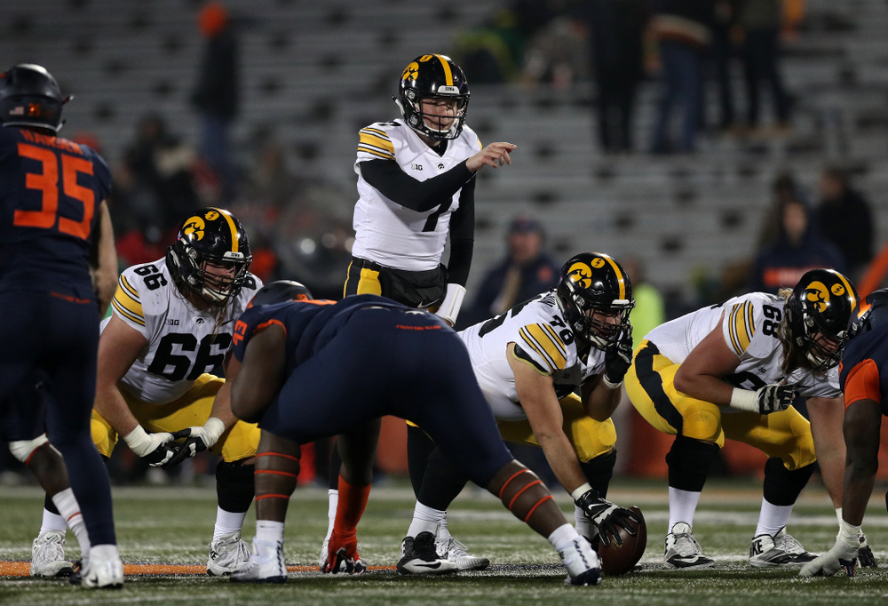 Iowa Hawkeyes quarterback Spencer Petras (7) against the Illinois Fighting Illini Saturday, November 17, 2018 at Memorial Stadium in Champaign, Ill. (Brian Ray/hawkeyesports.com)