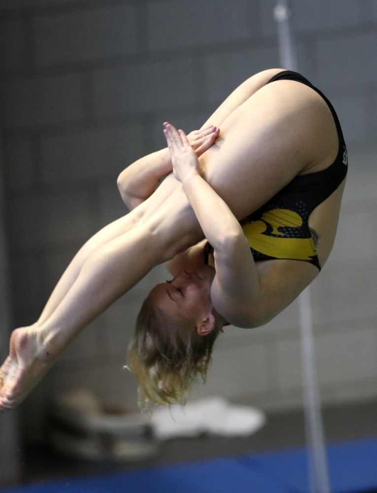 Iowa's Thelma Strandberg competes on the 3 meter springboard during a double dual against Wisconsin and Northwestern Saturday, January 19, 2019 at the Campus Recreation and Wellness Center. (Brian Ray/hawkeyesports.com)