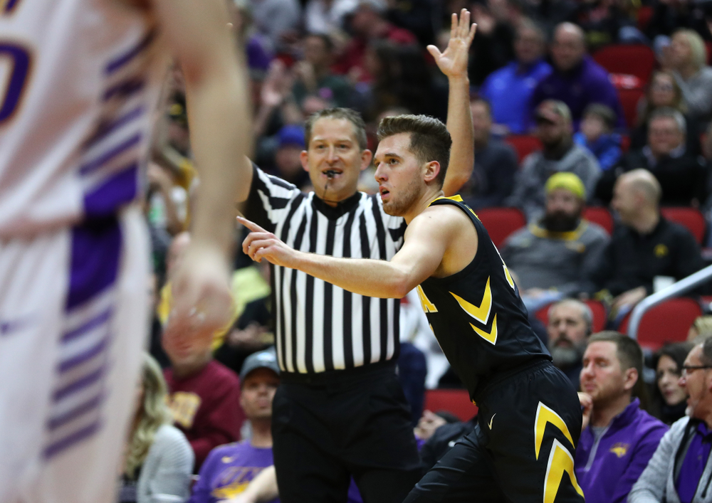 Iowa Hawkeyes guard Jordan Bohannon (3) against the Northern Iowa Panthers in the Hy-Vee Classic Saturday, December 15, 2018 at Wells Fargo Arena in Des Moines. (Brian Ray/hawkeyesports.com)